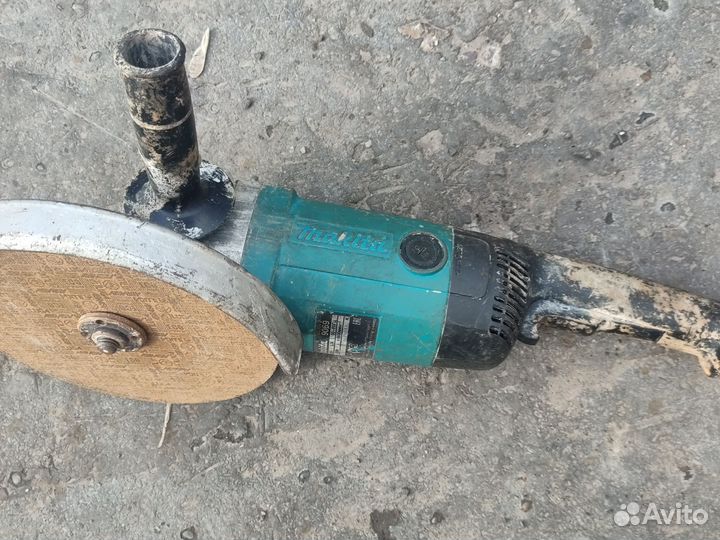 Ушм болгарка Makita 9069