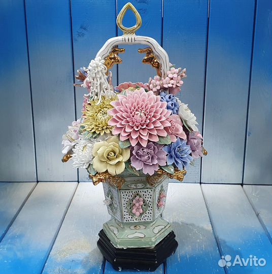 Статуэтка Ваза с цветами, Китай, фарфор, 1990е гг