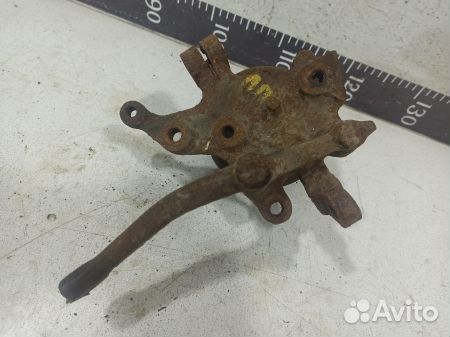 Кулак передний правый