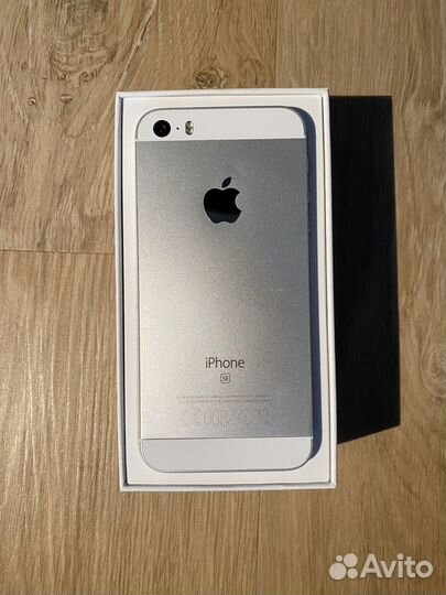 iPhone SE, 32 ГБ