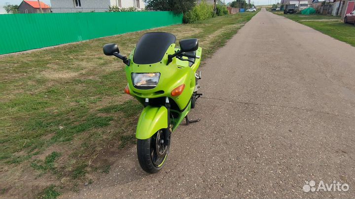 Kawasaki zzr 400 2