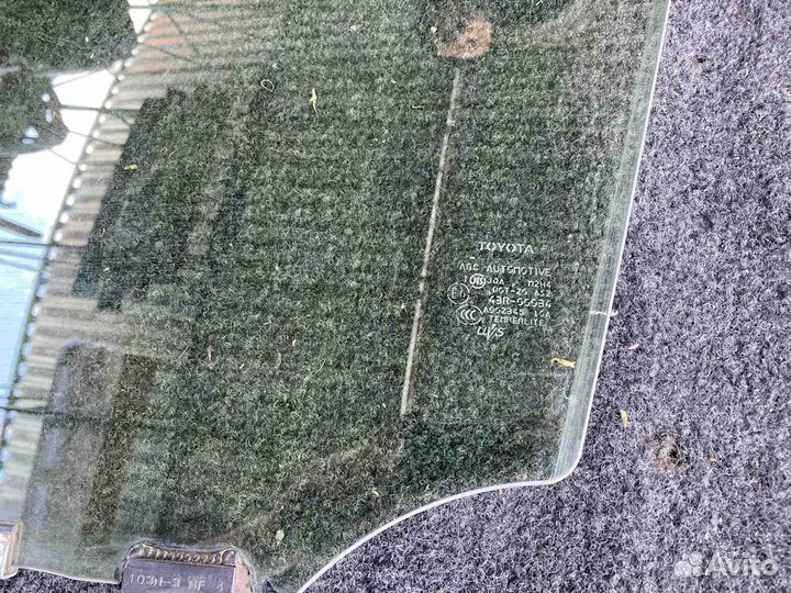 Стекло левое переднее Toyota Camry 40