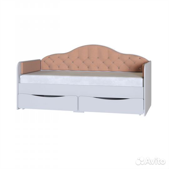 Детская кровать яркая