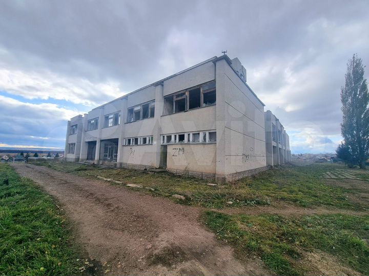 Здание 2200 м² свободного назначения+зу 200 соток