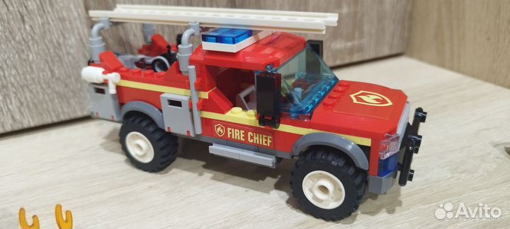 Lego city 60231 Грузовик начальника пожарной