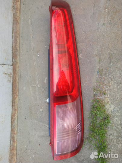 Фонарь задний на Nissan X-Trail T-30