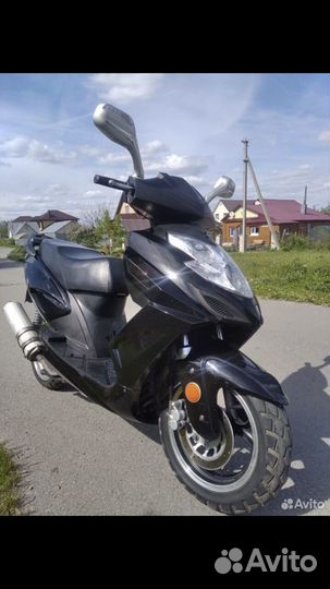 Продам скутер 150 кубов
