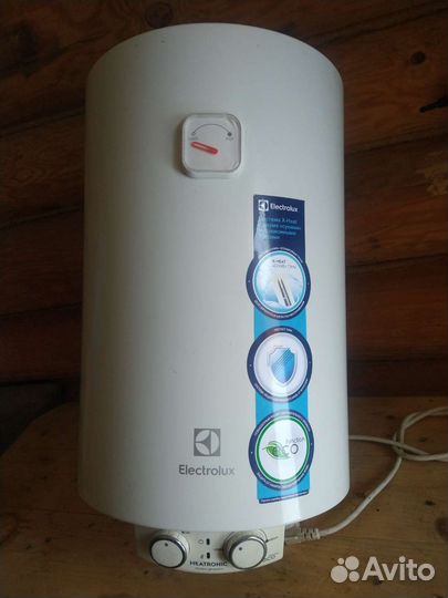 Электрический водонагреватель Electrolux