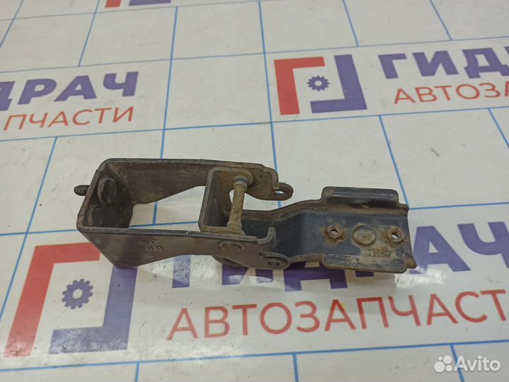 Петля двери багажника верхняя Mitsubishi Pajero (V90) 5839A011