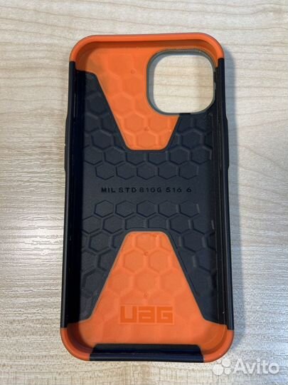 Защитный чехол UAG на iPhone 13