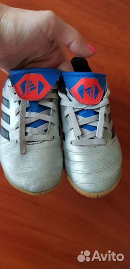 Футбольные бутсы adidas