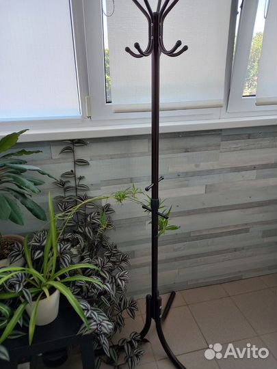 Вешалка для одежды напольная металлическая