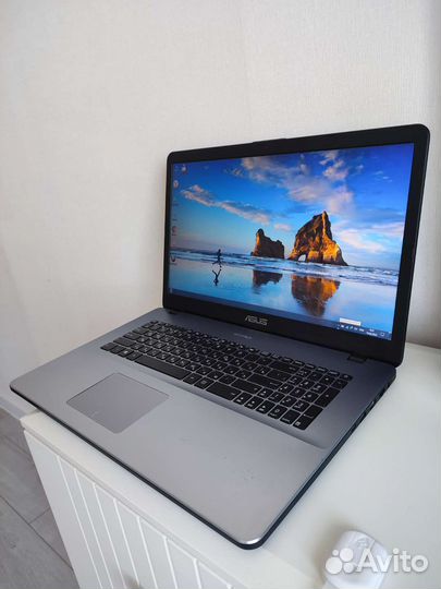 Ноутбук Asus R702U
