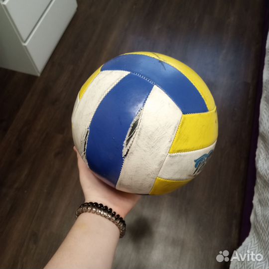 Волейбольный мяч