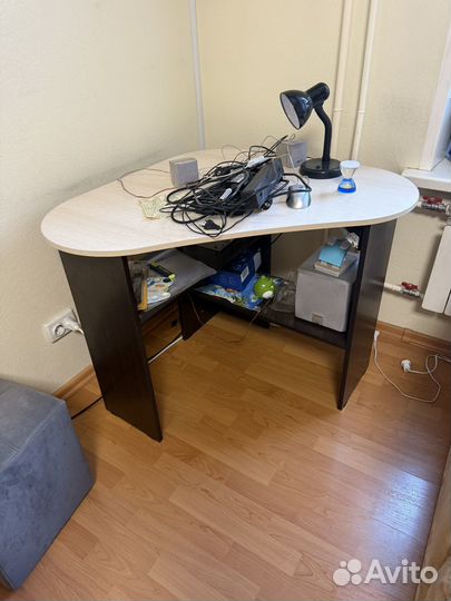 Угловой стол