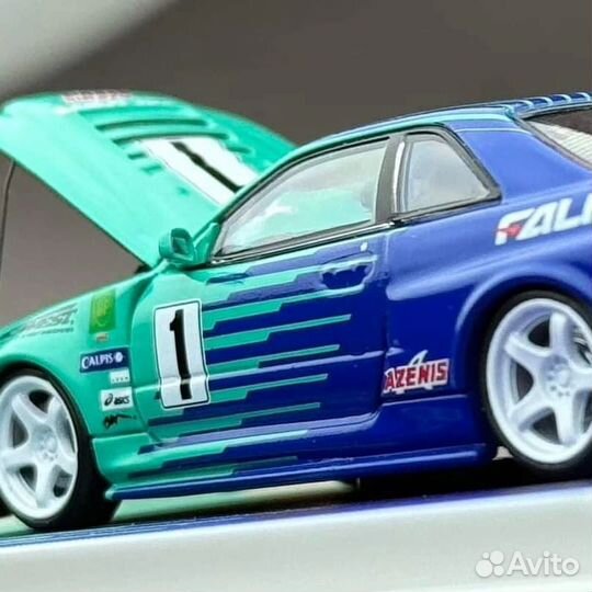 Nissan Skyline GT-R R34 Falken открывается капот