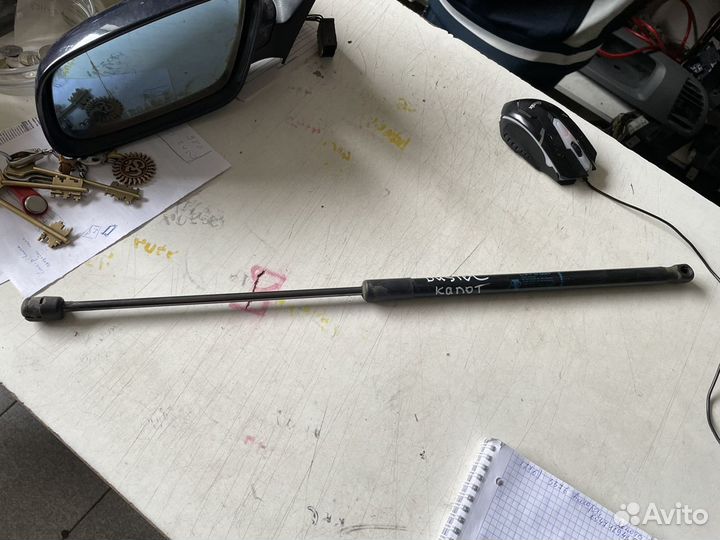 Амортизатор капота Renault Duster с 2012 года