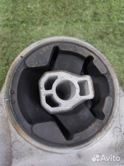 Опора (подушка) двигателя передняя Opel Antara 20