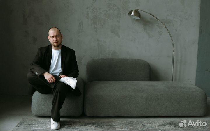 Ведущий Антон Петрухин