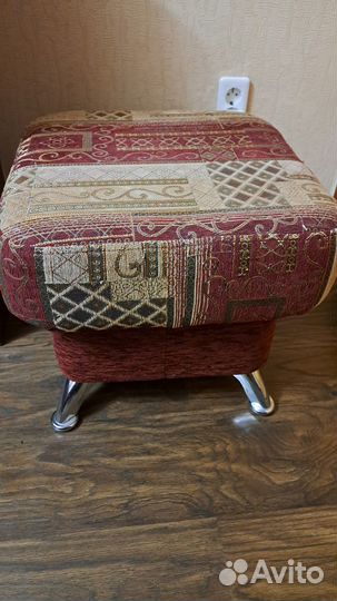 Диван б/у + пуф