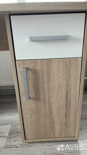 Письменный стол (парта)