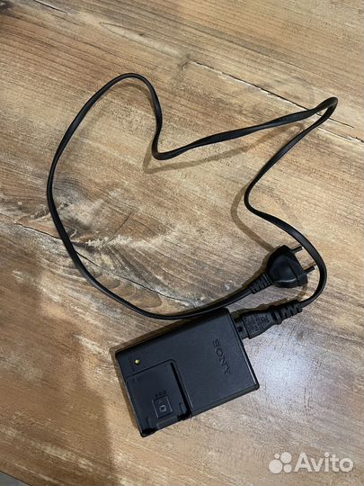 Зарядное устройство Sony
