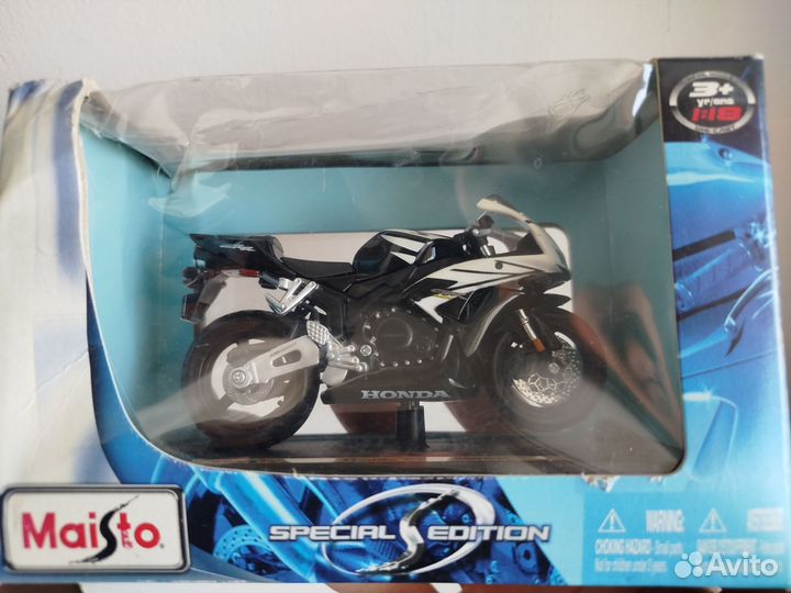 Модель мотоцикла Honda CBR1000RR Maisto 1:18