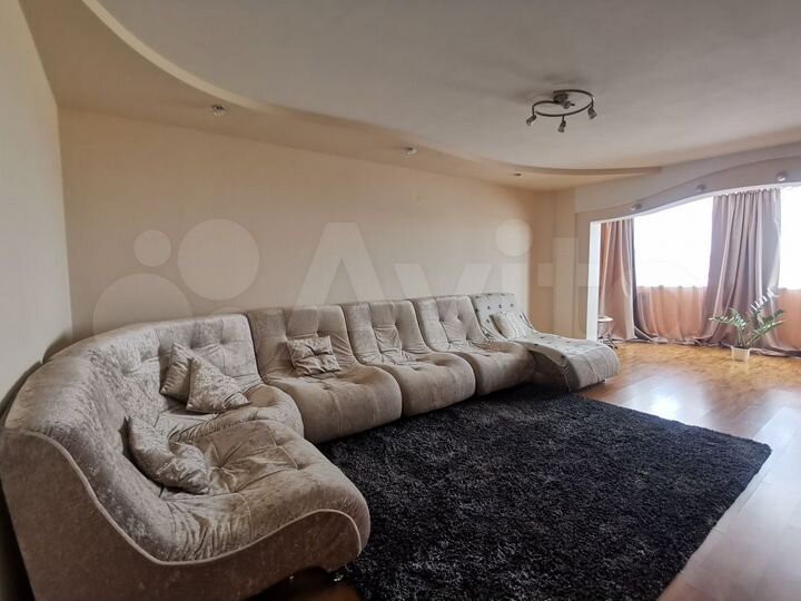 2-к. квартира, 95 м², 8/9 эт.