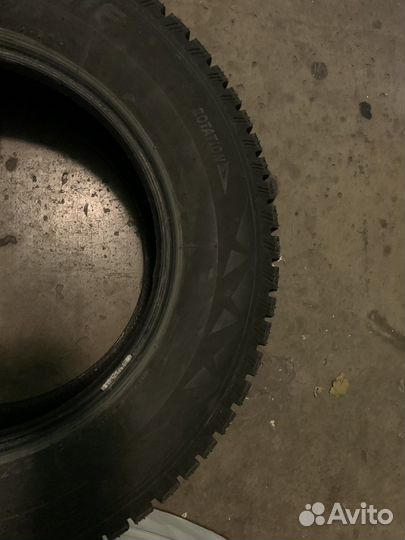 Bridgestone Blizzak Spike-01 205/70 R15 96T