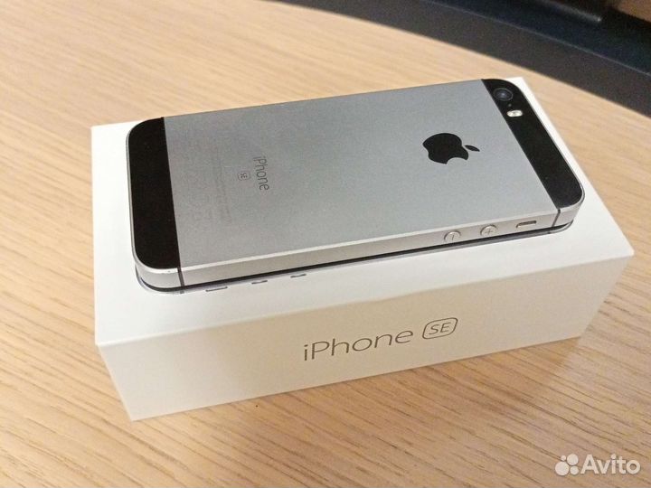 Телефон iPhone 5SE 64 Гб