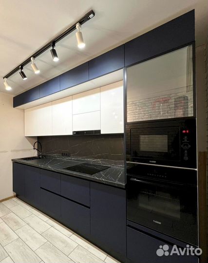 Кухня на заказ под потолок