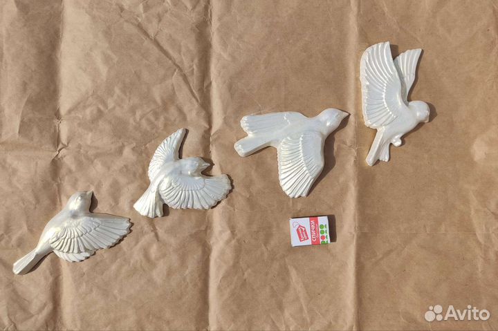 Птицы и лев барельеф