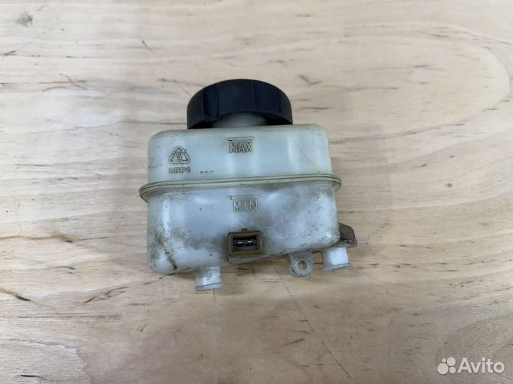 Бачок тормозного цилиндра Hyundai Sonata 5