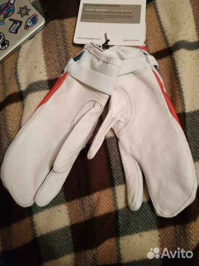 Спортивные перчатки