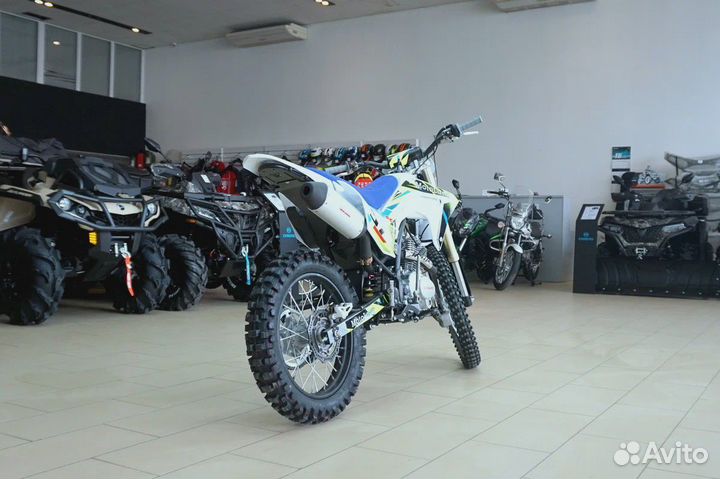 Мотоцикл Motoland FC250 белый