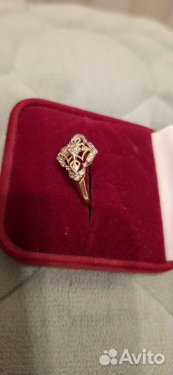 Золотое кольцо с бриллиантоми