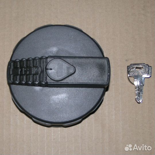 Пробка топливного бака с замком пластик д.80 (3 ус