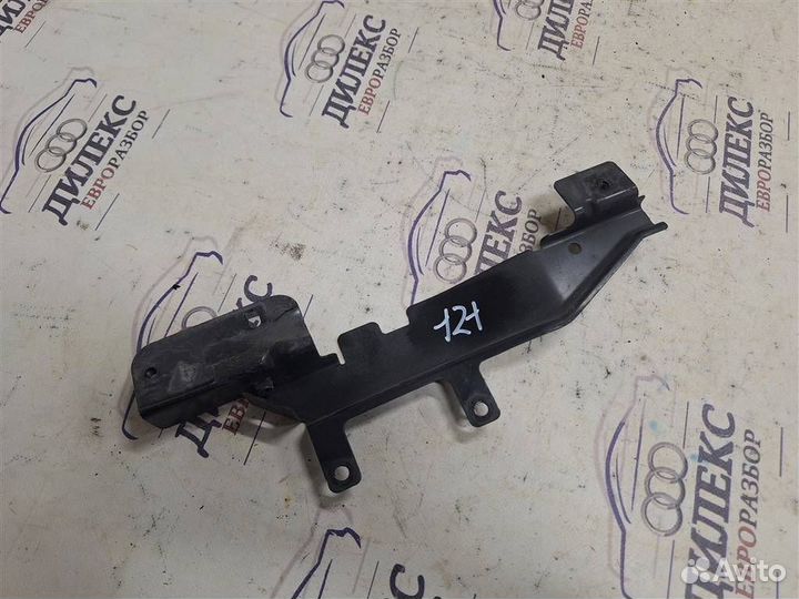 Кронштейн (сопут. товар) Audi Q7 2005