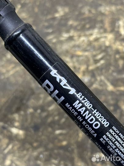 Kia Rio X-Line амортизатор крышки багажника