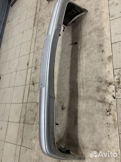 Передний бампер w210