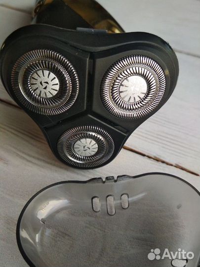 Аккумуляторная электробритва floating 360