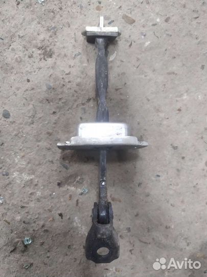 Ограничитель двери rr rl nissan qashqai j11