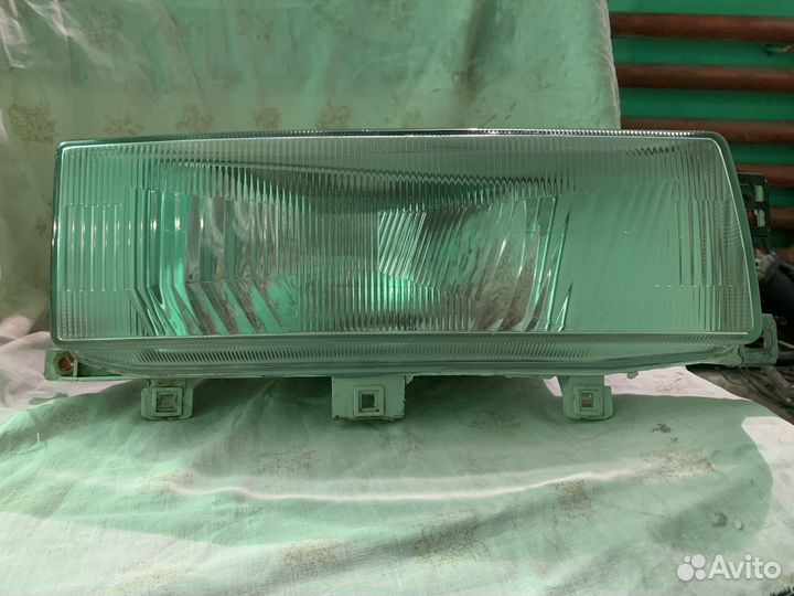 Правая передняя фара Toyota Sprinter Carib