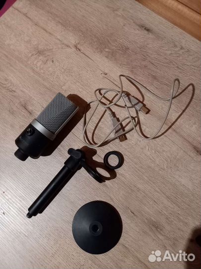 Студийный микрофон