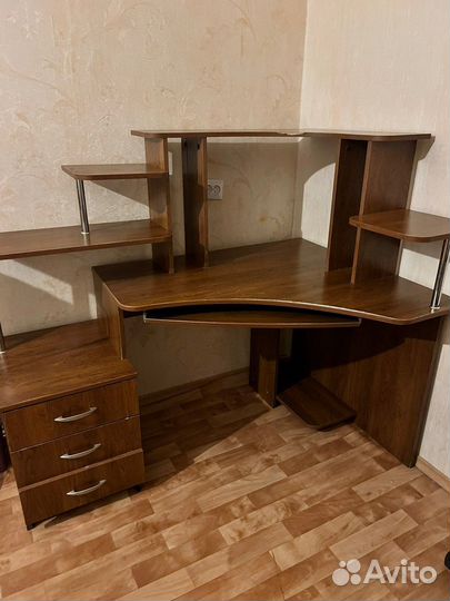 Компьютерный стол