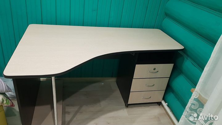 Письменный стол
