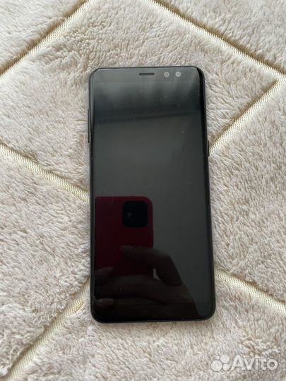 Samsung Galaxy A8 (2018), 4/32 ГБ