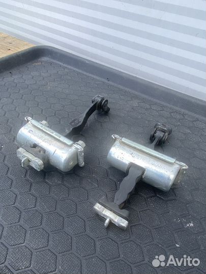 Ограничитель передней двери двери Ford F-150