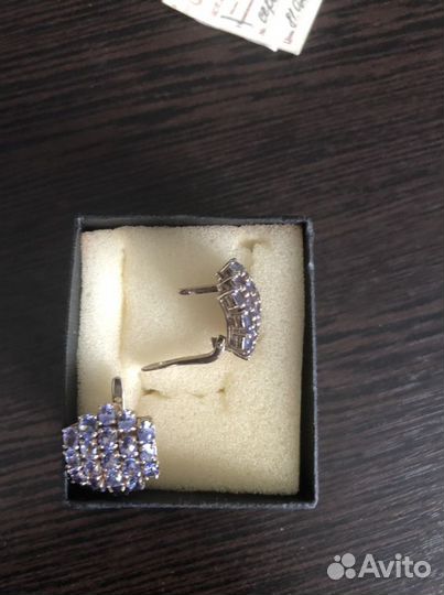 Золотые серьги с танзанитами 38 камней