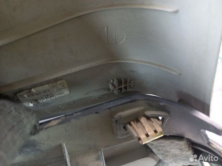 Обшивка багажника правая Chevrolet Cruze 1 1.6